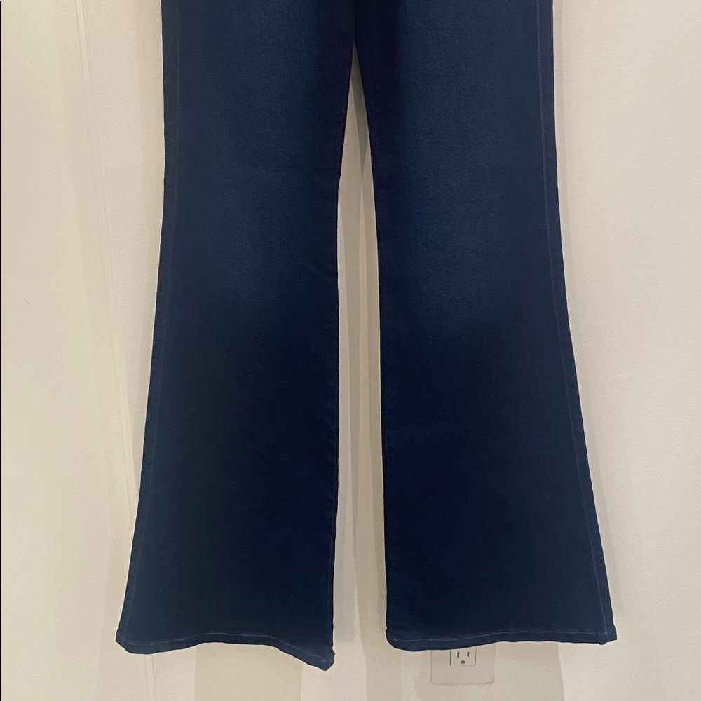 NWT Joe’s Jeans High Rise Flare Dark Wash Size 25 and 35” Inseam - Picture 8 of 8